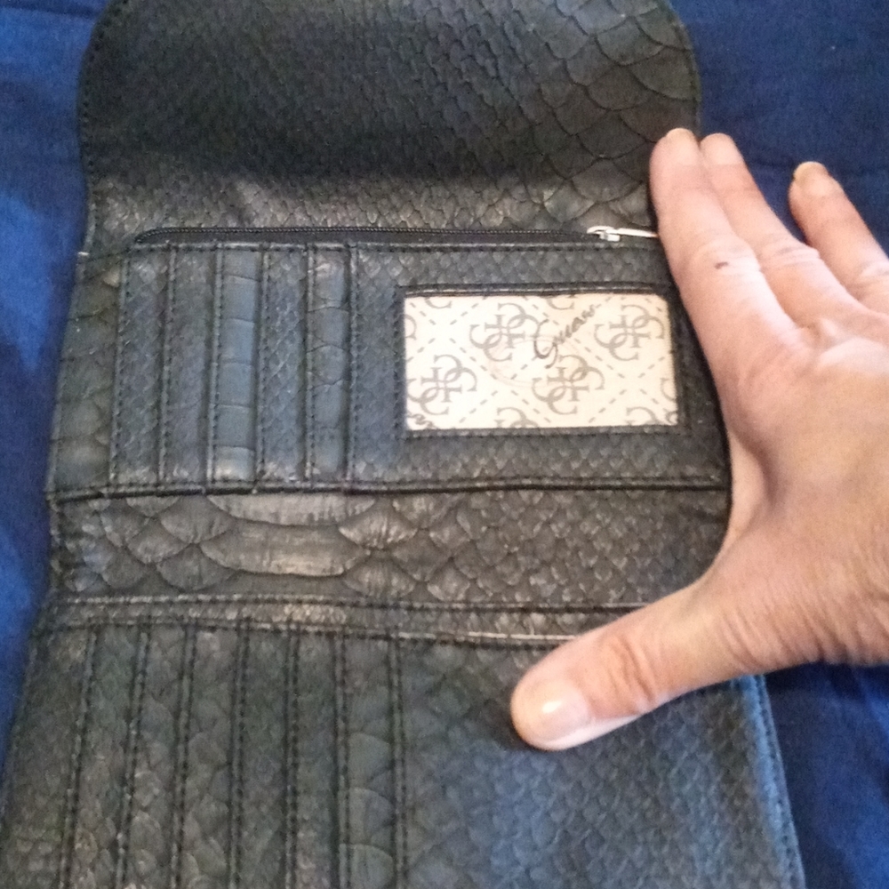 Guess wallet - Picture 2 of 2